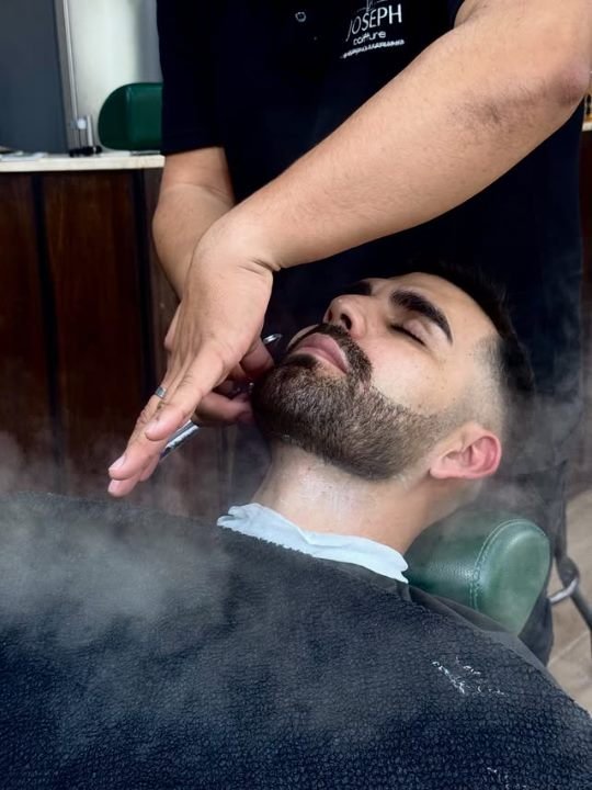 Servicio de barbería premium en Joseph Villa Morra